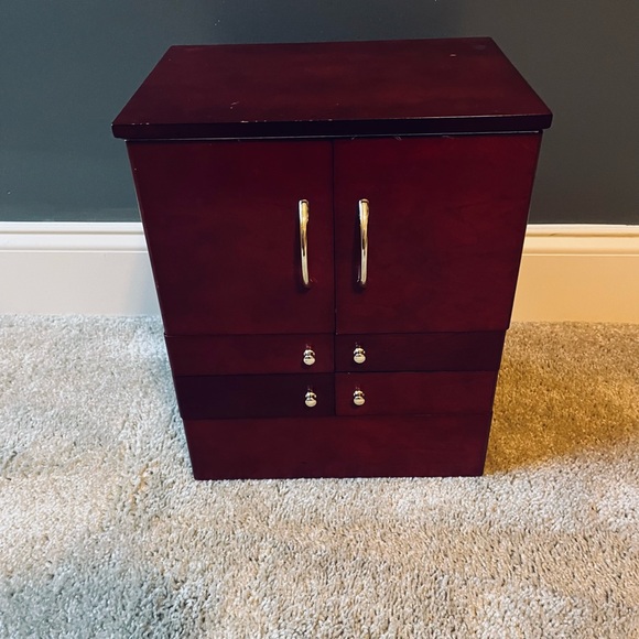 Fabulous Jewelry Box - Picture 2 of 6